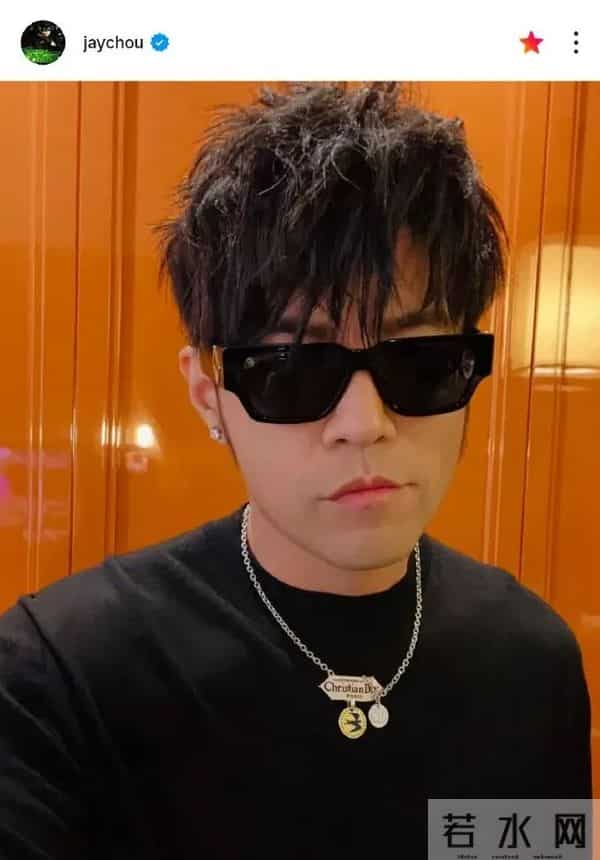 周杰伦出道25周年,晒照发文“我还是我”,妻子昆凌调侃:你话变多了些