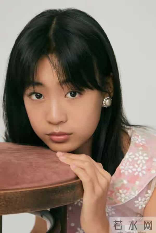 佟大为妻女看展 17岁大女儿身高近180 发育惊人 长得像爸爸 妈妈最美