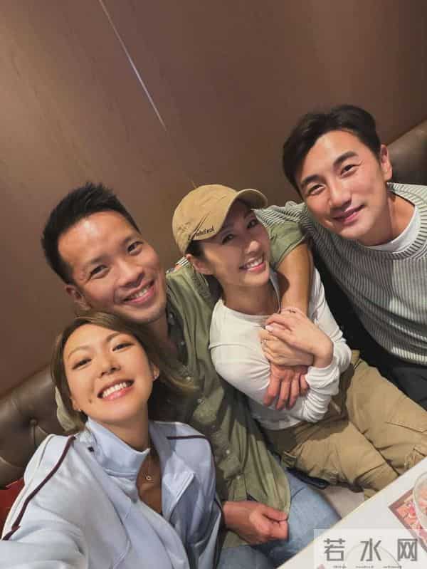 香港著名女星婚后首度宴请媒人 ，网民从合照细节引发怀孕猜测