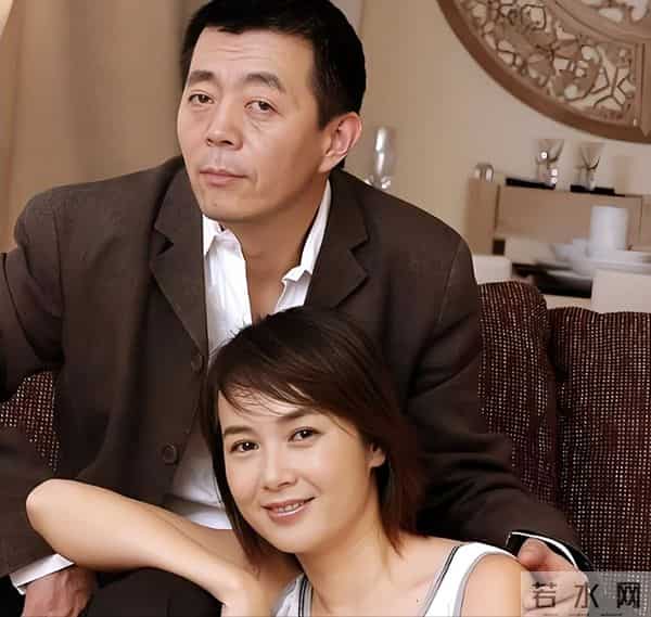 59岁蒋雯丽现状,定居国外,又瘦又老,一代女神消失不见