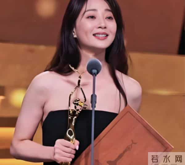 她是演员中的女富豪，豪车多的开不过来，如今45岁却活得像20岁