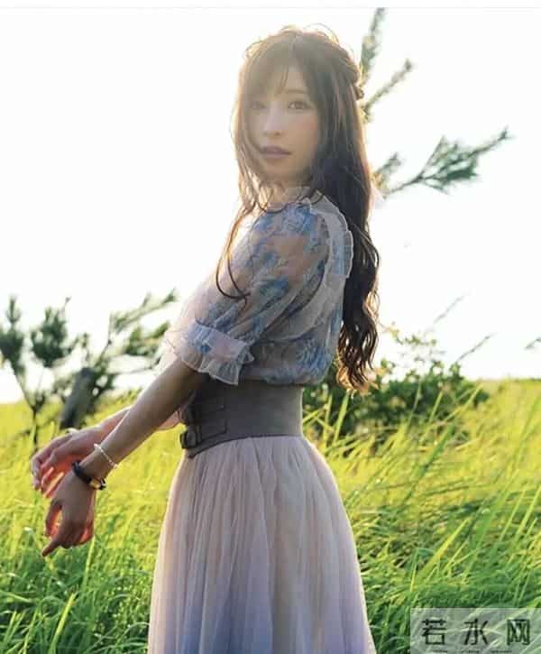 90后人气女神!出道即巅峰,绝对Top存在