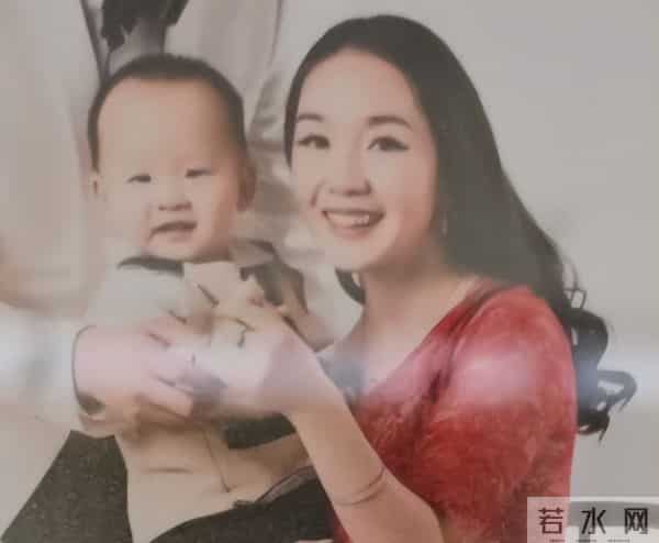 曾毅全家福罕曝光!儿子虎头虎脑很可爱,妻子长相大气很端庄