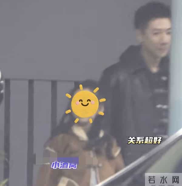 董璇46岁生日聚会,和张维伊送宾客后牵手回家,张维伊短发还挺帅