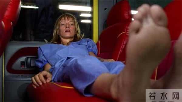 炸!顶流导演被爆骚扰多位女星,曾花7万块在夜店舔女招待的脚?