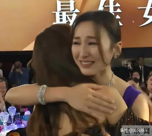 同居四年后分手,佘诗曼拿下“三料视后”,他却只能演烂片养四娃