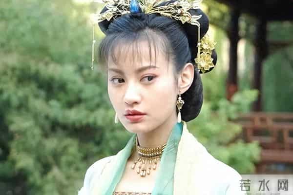 杨雪晒16岁女儿，有有完美避开爸爸普通基因，一张初恋脸好漂亮