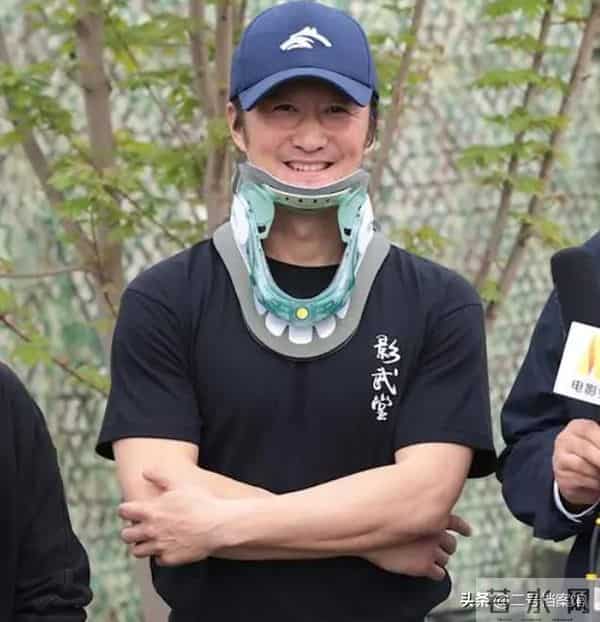 吴京深夜发文，短短4个字就让网友炸开了锅，担心的事还是发生了