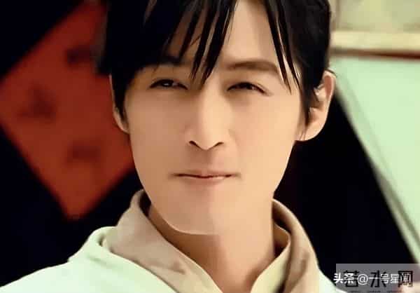 王家卫"录音门事件"才过几天，胡歌官宣喜讯，原来他们不是一路人