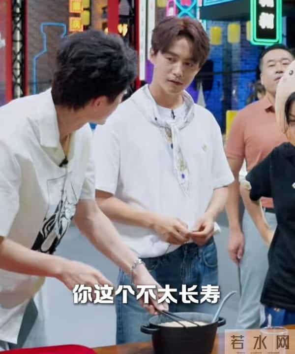 马天宇带着两筐土鸡蛋录制节目，林更新毒舌调侃：你自己孵化的？