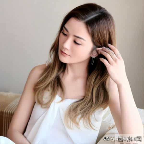 恭喜！香港知名女星蔡卓妍迎来新恋情，和小10岁健身教练正在热恋