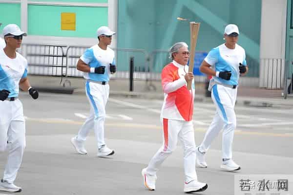 郭晶晶也没想到,79岁公公霍震霆再破天花板,让豪门圈集体沉默了