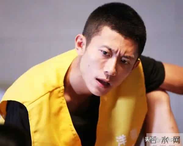 被"发腮"的张一山惊艳,33岁终于长开,网友:杨紫得避嫌了