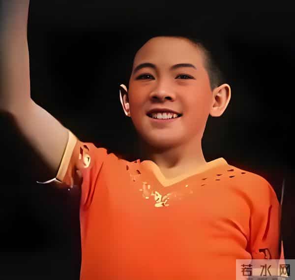 李连杰脱光上衣前后无刀疤,网友都不信,恶心的一幕在评论区上演