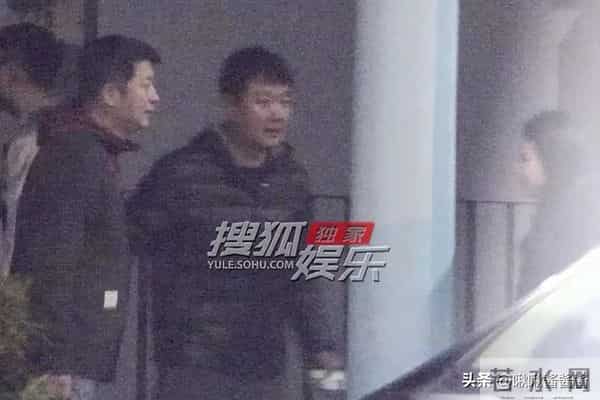 佟大为关悦现身董璇生日会，张维伊送酒窝上车， 佟丽娅满面红光