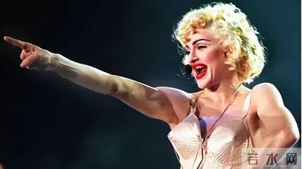 拒绝优雅退场,67岁麦当娜疯狂重启人生,跨龄恋只是冰山一角