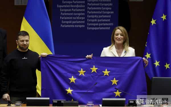 总统都救不了？朱莉33岁司机访乌遭征兵，90天动员令下难逃前线？