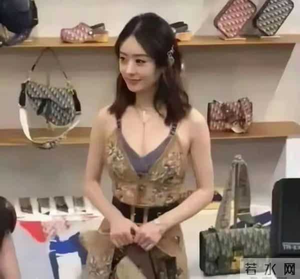 天呐!我第一次看到赵丽颖穿这么性感!皮肤好白 身材简直好到犯规