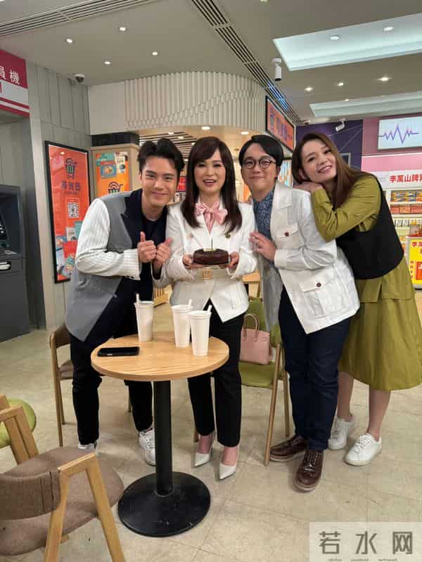 风韵犹存!TVB女星罕见以多套泳衣造型示人,对手演员看后直脸红