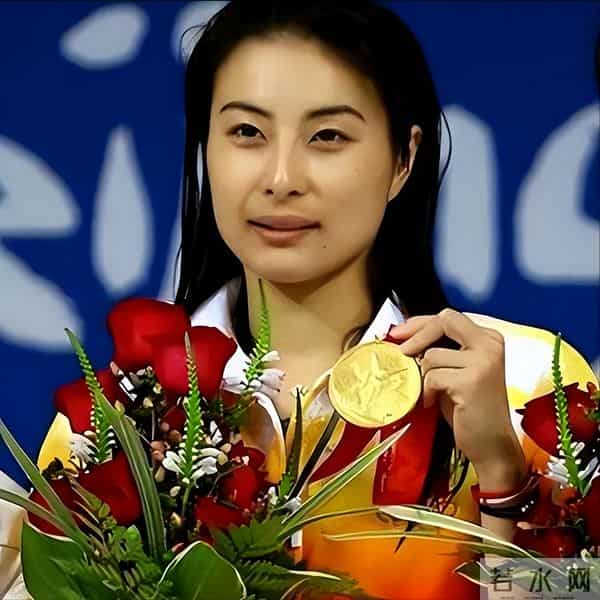 44岁郭晶晶再传喜讯!官媒发文,新身份曝光,霍震霆当年说的没错