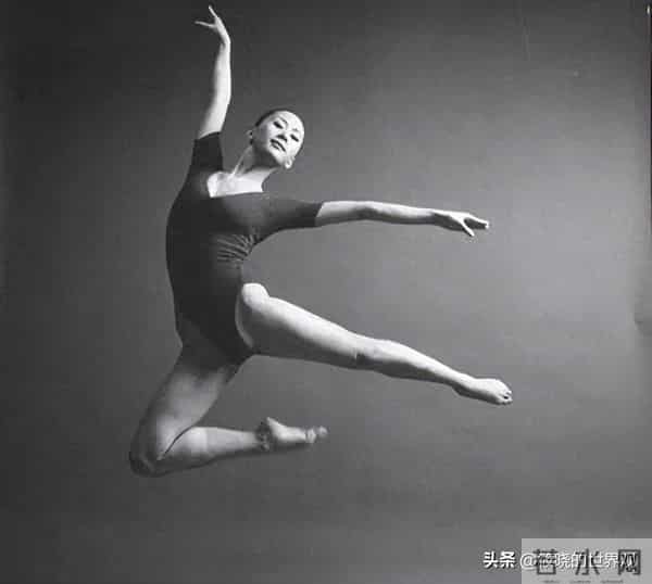 49岁仍单身!曾因“全裸写真”遭全网唾骂,如今她活成了这幅模样