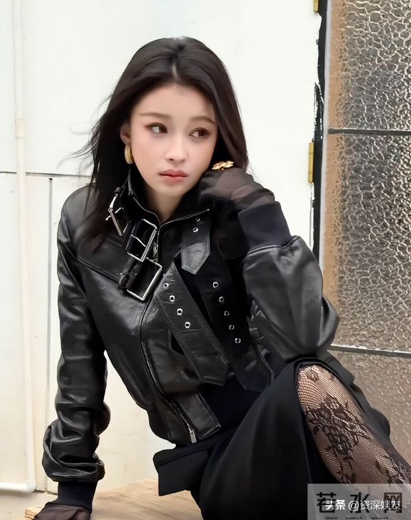 孙怡又飒又时髦的皮衣look 黑丝太顶了