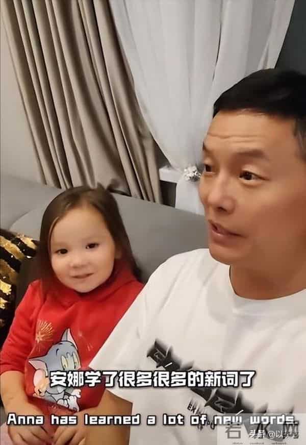 68岁曲协副主席:师从李金斗,二婚娶小30岁洋妻,生俩混血女儿