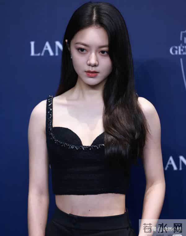 赵今麦这一套又美又飒,越来越漂亮了