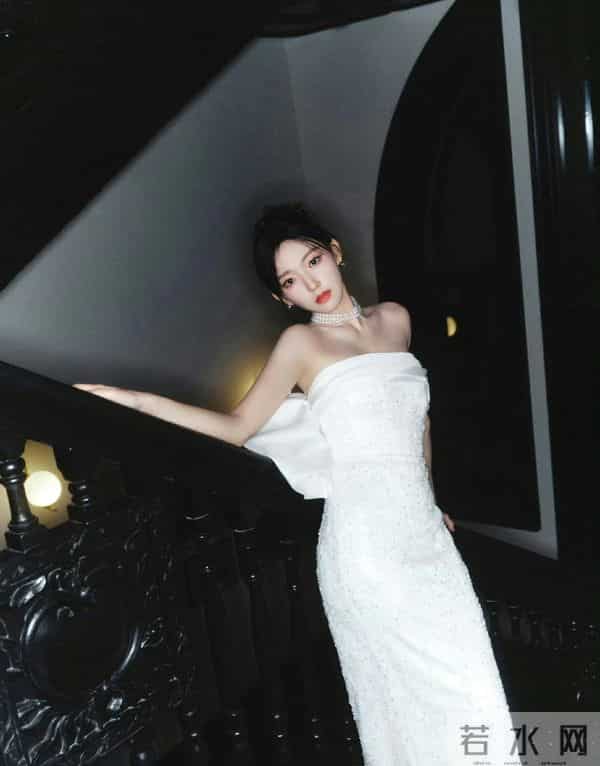 程潇,白色抹胸裙~