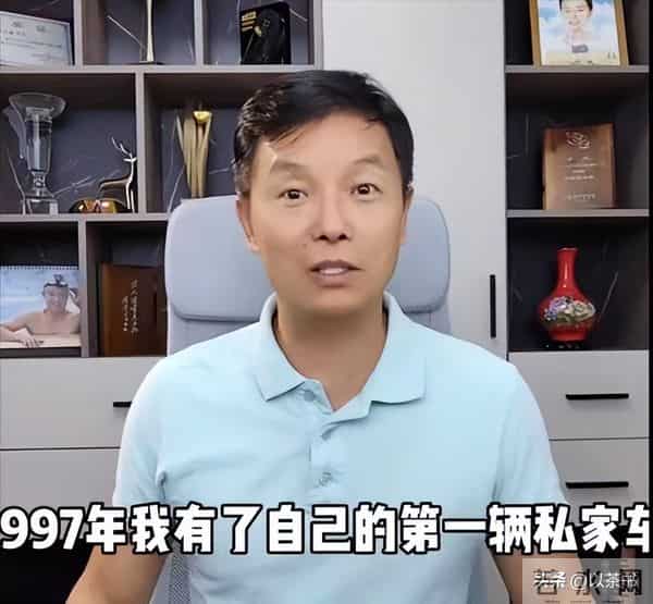 68岁曲协副主席:师从李金斗,二婚娶小30岁洋妻,生俩混血女儿