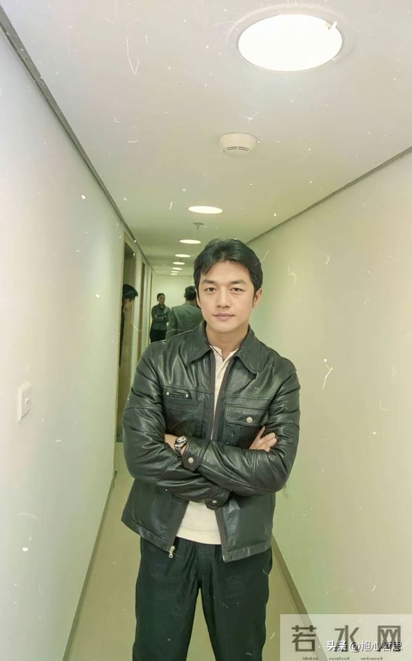 年轻时的李亚鹏,这也太帅了吧,难怪那么人愿意嫁给他