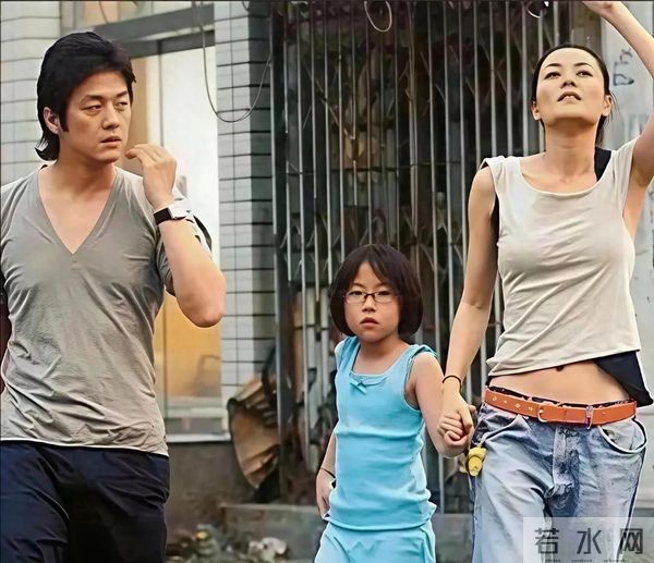 那时候的王菲 李亚鹏一家三口笑得好开心啊