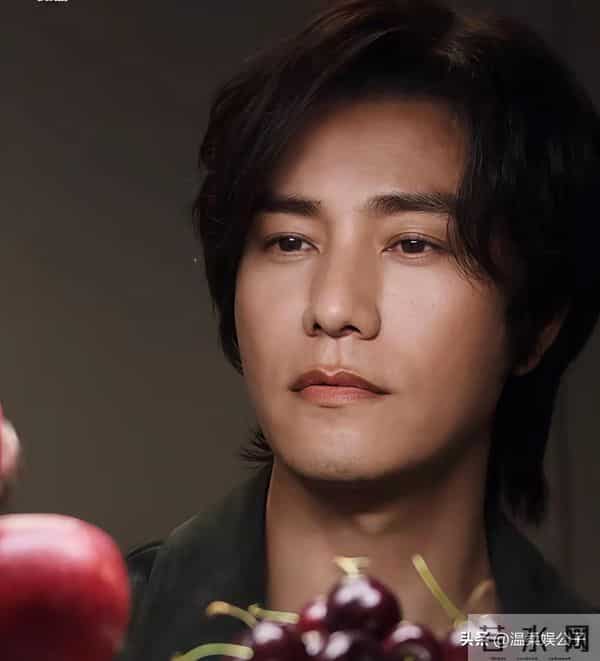 被“暴瘦”的刘烨惊艳,47岁长这样?怪不得师哥胡军一直宠溺他