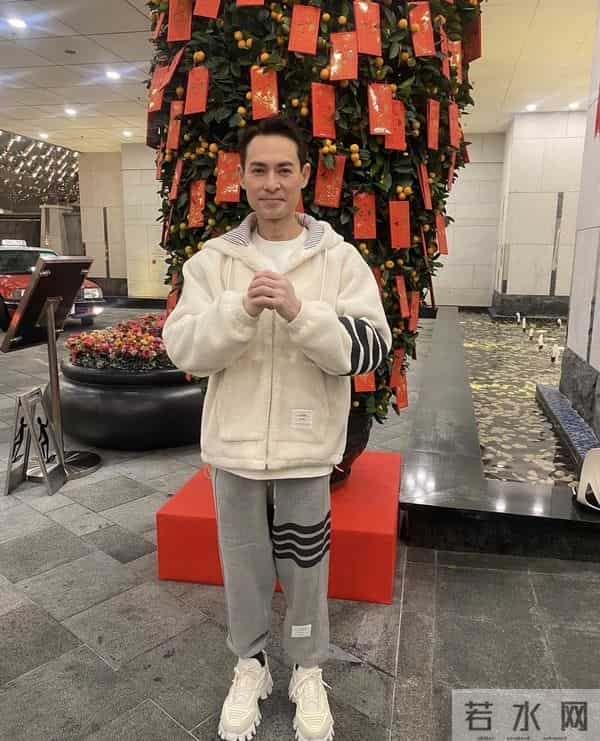 就离谱!为了筹集救妻子的150万医药费,52岁TVB艺人开直播求助