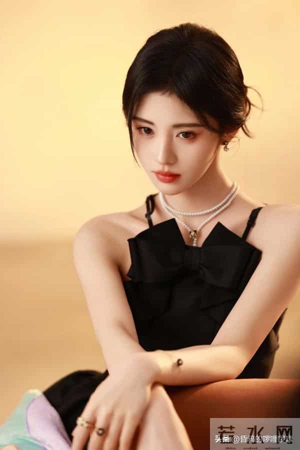 甜妹天花板 vs 四千年美女!田曦薇鞠婧祎谁更受网友喜欢?