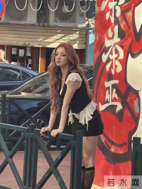 宋雨琦澳门街头被偶遇,本人又高又瘦近照非常漂亮,穿搭也很好看
