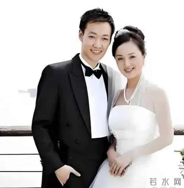 李乃文的笨办法管用，不劝，只把辣锅换成清汤，把香菜挑干净