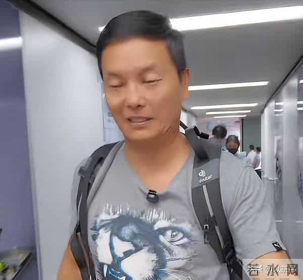 68岁曲协副主席:师从李金斗,二婚娶小30岁洋妻,生俩混血女儿