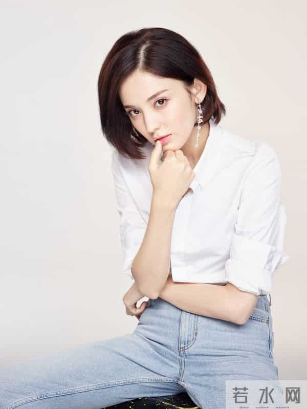 娜扎短发衬衫牛仔裤高跟鞋