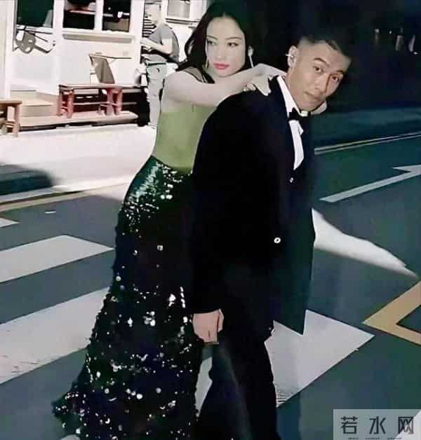 36岁倪妮和男友一起逛街被拍，俩人站一块儿，比商场广告牌还养眼