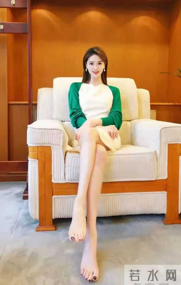 李丹儿光脚丫妆造精选