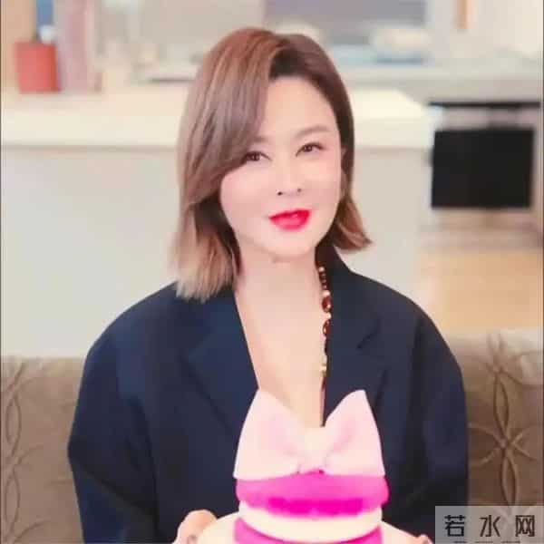 住着上亿豪宅,却无儿无女依靠弟弟养老,63岁的关之琳后悔过吗?