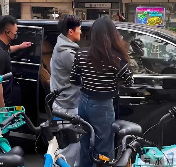 胡歌难得和妻子同框,是不是真爱一目了然!