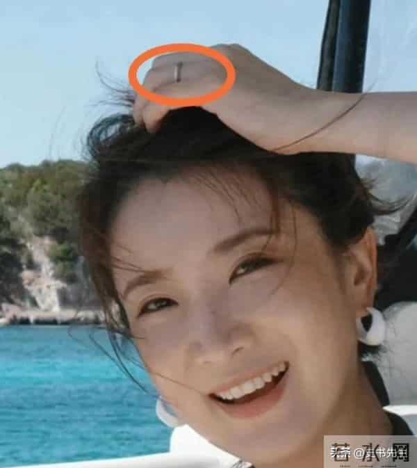 和陈赫离婚10年后,晒出情侣泳装照的许婧,没给前夫留一点体面