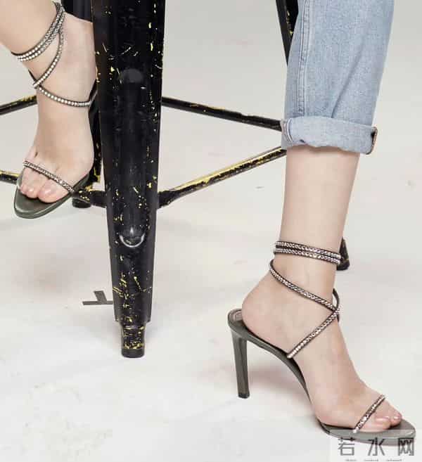 娜扎短发衬衫牛仔裤高跟鞋