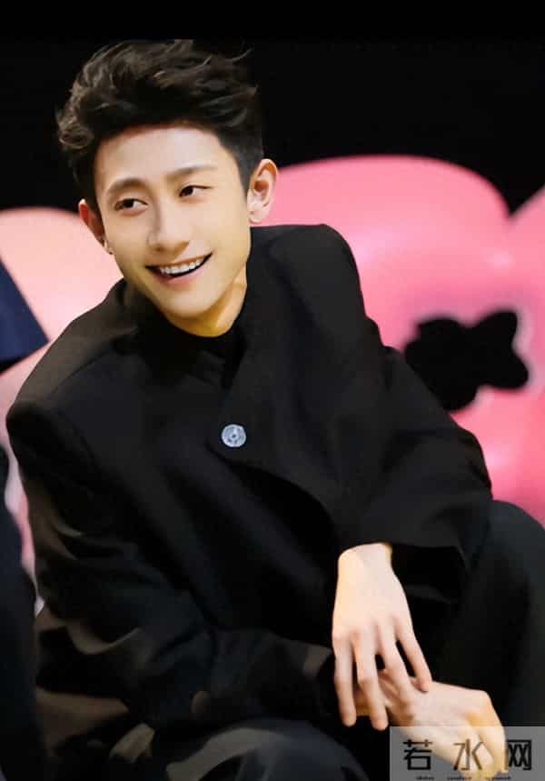 面相变了？33岁张一山终于长开了，杨紫要“避嫌”了