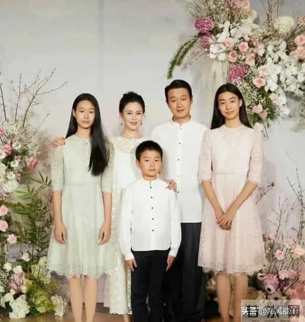 董璇生日宴会,佟大为儿子与小酒窝青梅竹马同框,长相神似爸爸