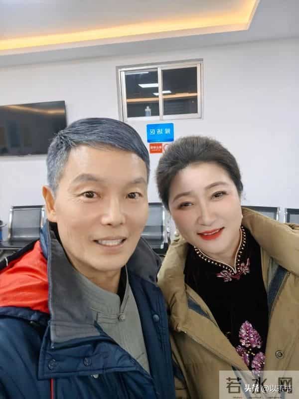 68岁曲协副主席:师从李金斗,二婚娶小30岁洋妻,生俩混血女儿