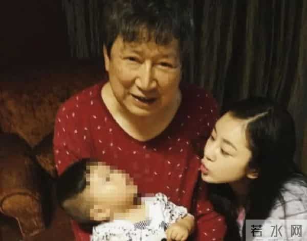 最强软饭男李春平病逝!曾陪伴好莱坞女星13年,继承268亿遗产