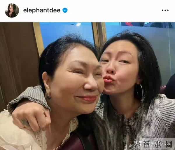 马筱梅好友透露,玥儿已认马筱梅为妈妈,一家人相处和谐很有爱